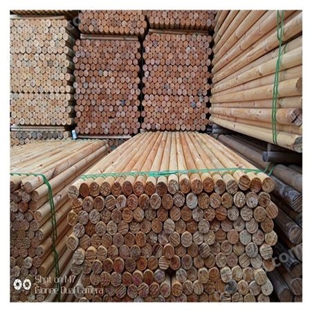 进口木方木料加工厂 两米松木杆木棍 锯材加工 工艺品批发出售