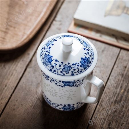景德镇手绘青花玲珑茶杯 陶瓷茶杯带盖中式家用水杯 送礼自用