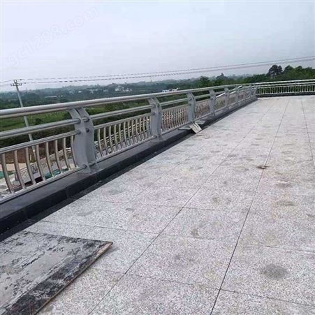 四川公路桥防撞护栏价格 批发铝合金桥梁栏杆 复合管防撞护栏厂家